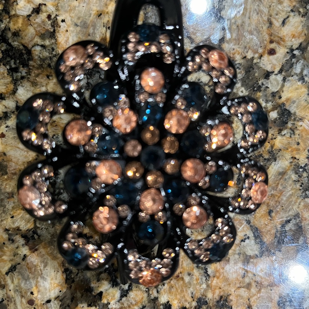NIP Rhinestone Flower Hair Clip - Picture 2 of 7